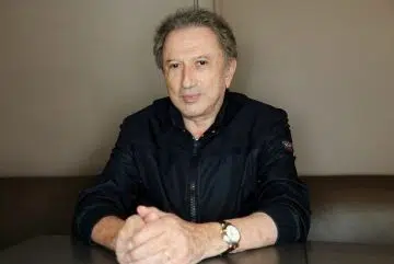 Michel Drucker biographie de l'animateur télé vedette de Vivement Dimanche