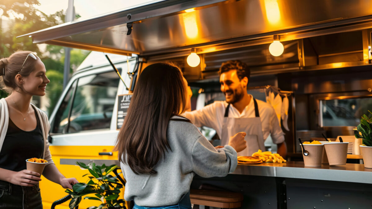 Conteneur restaurant ou food truck : quel format pour se lancer dans la restauration mobile ?