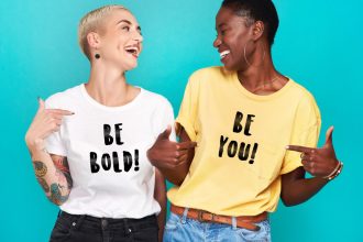 Tee-shirt personnalisé : techniques, tendances et bons gestes pour le garder comme neuf