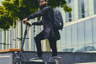 Trottinette électrique : ce que la loi impose vraiment en matière d'assurance
